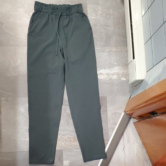 Lululemon Stretch High-Rise Pant 7/8 Length. 27" Inseam. Green. Size 2. - Picture 1 of 11